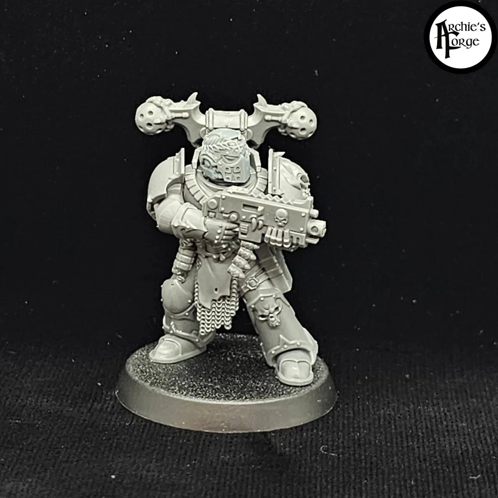 Wreathed Legio Templaris Knight Helms - Set 10 - Image 4